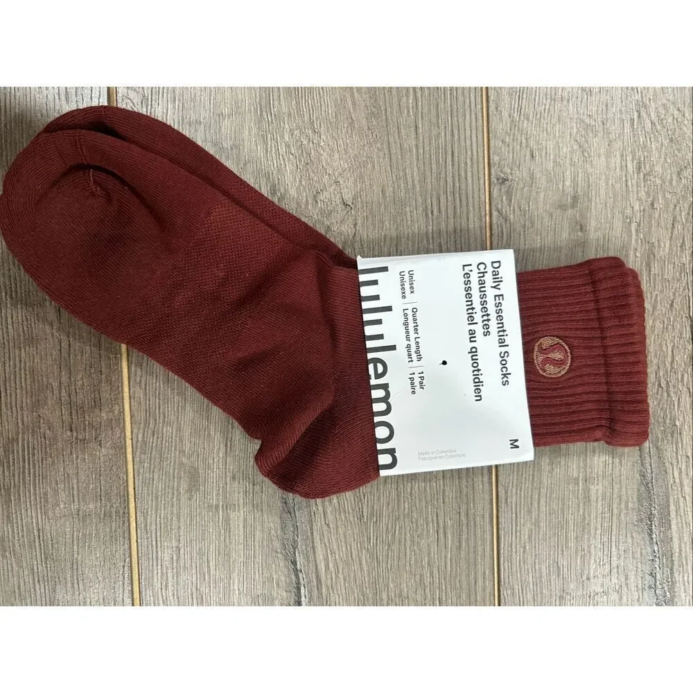 Lululemon daily essential Socks M
